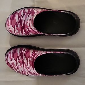 OOFOS SIZE 9 WOMENS CLOG